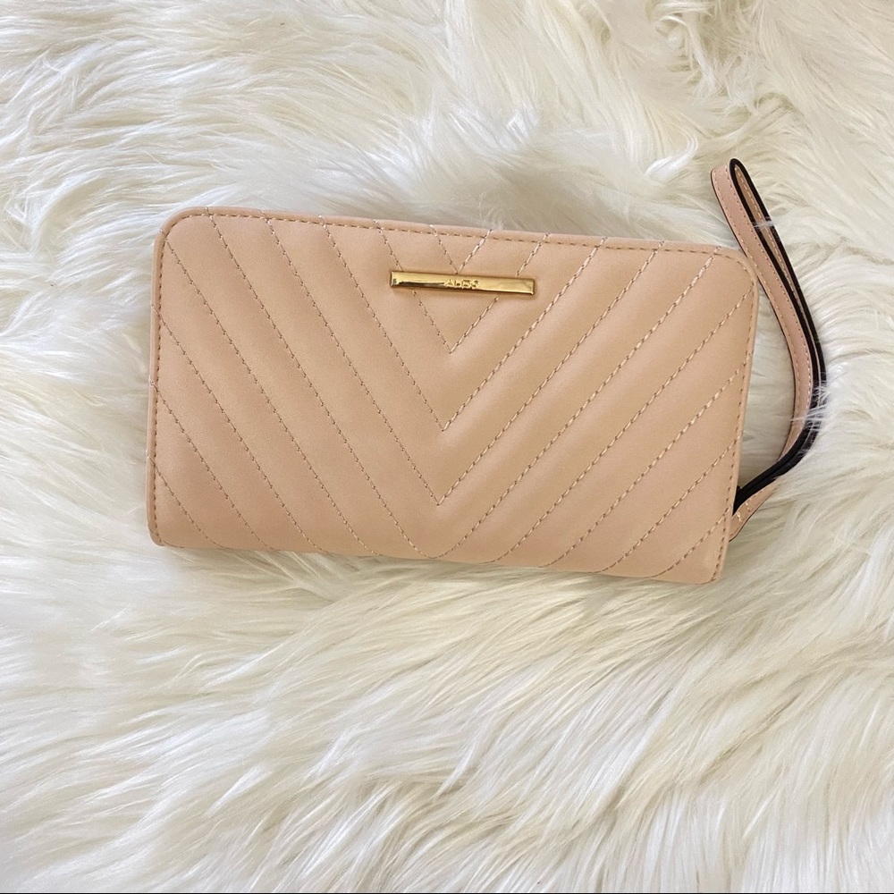 💎BEAUTIFUL BRAND NEW ALDO WRISTLET💎